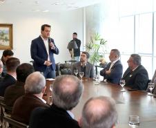 O governador Carlos Massa Ratinho Jr assinou autorização para contratação de empresa especializada em engenharia portuária para execução das obras de recuperação do Píer Público de Inflamáveis do Porto de Paranaguá.Foto Gilson Abreu/ANPr