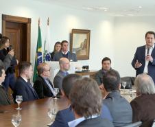 O governador Carlos Massa Ratinho Jr assinou autorização para contratação de empresa especializada em engenharia portuária para execução das obras de recuperação do Píer Público de Inflamáveis do Porto de Paranaguá.Foto Gilson Abreu/ANPr
