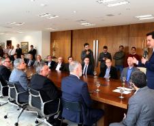 O governador Carlos Massa Ratinho Jr assinou autorização para contratação de empresa especializada em engenharia portuária para execução das obras de recuperação do Píer Público de Inflamáveis do Porto de Paranaguá.Foto Gilson Abreu/ANPr