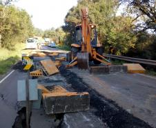 O Departamento de Estradas de Rodagem do Paraná (DER/PR) alerta que a PR-340 continua totalmente interditada no trecho que vai do entroncamento com a BR-153 até o trevo da PR-160, entre os municípios de Tibagi e Telêmaco Borba, na região dos Campos Gerais.  Foto: Divulgação DER