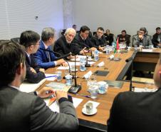 O vice-governador Darci Piana, recebe delegação chinesa, no Palácio Iguaçu. Participaram: Ceo da CCCC Chang Youngbu; presidente da CCCC no Brasil, Lin Li; presidente da Concremat, Mauro Viegas Neto; presidente da SDC do Brasil, Luo Jung; secretário de Infraestrutura e Logística, Sandro Alex; presidente da Paraná Desenvolvimento, Eduardo Bekin e o superintendente dos Portos do Paraná, Luiz Fernando Garcia. -  Curitiba, 08-07-19.Foto: Valdelino Pontes