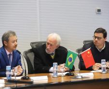 O vice-governador Darci Piana, recebe delegação chinesa, no Palácio Iguaçu. Participaram: Ceo da CCCC Chang Youngbu; presidente da CCCC no Brasil, Lin Li; presidente da Concremat, Mauro Viegas Neto; presidente da SDC do Brasil, Luo Jung; secretário de Infraestrutura e Logística, Sandro Alex; presidente da Paraná Desenvolvimento, Eduardo Bekin e o superintendente dos Portos do Paraná, Luiz Fernando Garcia.Curitiba, 08-07-19.Foto: Arnaldo Alves / ANPr.