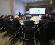 O vice-governador Darci Piana, recebe delegação chinesa, no Palácio Iguaçu. Participaram: Ceo da CCCC Chang Youngbu; presidente da CCCC no Brasil, Lin Li; presidente da Concremat, Mauro Viegas Neto; presidente da SDC do Brasil, Luo Jung; secretário de Infraestrutura e Logística, Sandro Alex; presidente da Paraná Desenvolvimento, Eduardo Bekin e o superintendente dos Portos do Paraná, Luiz Fernando Garcia.Curitiba, 08-07-19.Foto: Arnaldo Alves / ANPr.