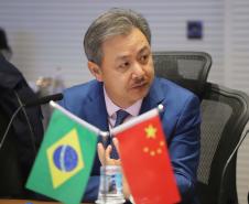 O vice-governador Darci Piana, recebe delegação chinesa, no Palácio Iguaçu. Participaram: Ceo da CCCC Chang Youngbu; presidente da CCCC no Brasil, Lin Li; presidente da Concremat, Mauro Viegas Neto; presidente da SDC do Brasil, Luo Jung; secretário de Infraestrutura e Logística, Sandro Alex; presidente da Paraná Desenvolvimento, Eduardo Bekin e o superintendente dos Portos do Paraná, Luiz Fernando Garcia.Curitiba, 08-07-19.Foto: Arnaldo Alves / ANPr.