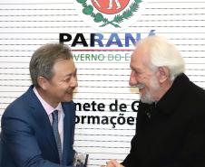 O vice-governador Darci Piana, recebe delegação chinesa, no Palácio Iguaçu. Participaram: Ceo da CCCC Chang Youngbu; presidente da CCCC no Brasil, Lin Li; presidente da Concremat, Mauro Viegas Neto; presidente da SDC do Brasil, Luo Jung; secretário de Infraestrutura e Logística, Sandro Alex; presidente da Paraná Desenvolvimento, Eduardo Bekin e o superintendente dos Portos do Paraná, Luiz Fernando Garcia.Curitiba, 08-07-19.Foto: Arnaldo Alves / ANPr.
