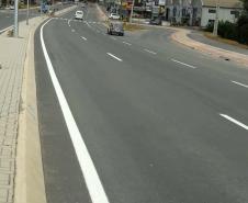 Na PR-417, a Rodovia da Uva, estão sendo duplicados 4,9 quilômetros, que também incluem ciclovia, calçadas, semáforos, iluminação e canteiro central, um investimento de R$ 33,4 milhões. Foto: Divulgação/DER