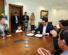 O governador Carlos Massa Ratinho Junior autorizou nesta segunda-feira (22) o repasse de R$ 4 milhões para o recape da Rua Marechal Deodoro da Fonseca, em União da Vitória, no Sul do Estado. A via é uma das mais importantes do município e atravessa quatro bairros, além de fazer a ligação da região Sul com o Sudoeste paranaense e também com Santa Catarina.Foto: Gilson Abreu /ANPr