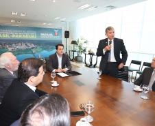 O governador Carlos Massa Ratinho Junior e o diretor-presidente da Itaipu, general Joaquim Silva e Luna, assinaram nesta quinta-feira (01), convênio para dar início à construção da segunda ponte ligando o Brasil ao Paraguai, em Foz do Iguaçu.Curitiba, 01-08-19.Foto: Arnaldo Alves / ANPr.