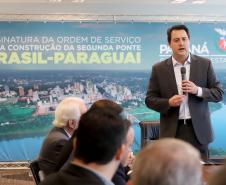 O governador Carlos Massa Ratinho Junior e o diretor-presidente da Itaipu, general Joaquim Silva e Luna, assinaram nesta quinta-feira (01), convênio para dar início à construção da segunda ponte ligando o Brasil ao Paraguai, em Foz do Iguaçu.Curitiba, 01-08-19.Foto: Arnaldo Alves / ANPr.