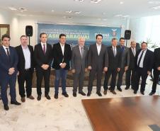 O governador Carlos Massa Ratinho Junior e o diretor-presidente da Itaipu, general Joaquim Silva e Luna, assinaram nesta quinta-feira (01), convênio para dar início à construção da segunda ponte ligando o Brasil ao Paraguai, em Foz do Iguaçu.Curitiba, 01-08-19.Foto: Arnaldo Alves / ANPr.
