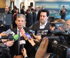 O governador Carlos Massa Ratinho Junior e o diretor-presidente da Itaipu, general Joaquim Silva e Luna, assinaram nesta quinta-feira (01), convênio para dar início à construção da segunda ponte ligando o Brasil ao Paraguai, em Foz do Iguaçu.Curitiba, 01-08-19.Foto: Arnaldo Alves / ANPr.