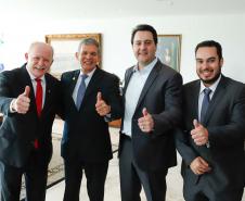 O governador Carlos Massa Ratinho Junior e o diretor-presidente da Itaipu, general Joaquim Silva e Luna, assinaram nesta quinta-feira (01), convênio para dar início à construção da segunda ponte ligando o Brasil ao Paraguai, em Foz do Iguaçu.