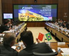 O governador Carlos Massa Ratinho Junior e técnicos da Secretaria de Infraestrutura e Logística apresentaram nesta quarta-feira (7) ao grupo China Merchants projetos ferroviários de curto, médio e longo prazos no Paraná