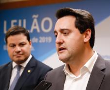 O governador Carlos Massa Ratinho Junior e o ministro da Infraestrutura, Tarcísio de Freitas, assinaram nesta terça-feira (13) um memorando de entendimento para o início de um trabalho conjunto de modelagem do novo programa de concessões de rodovias que cortam o Paraná.