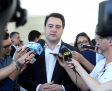 Um acordo assinado pelo governador Carlos Massa Ratinho Junior e o Grupo Latam Airlines vai abrir 71 novos voos no Estado. A empresa destaca que haverá ampliação de 17% das operações Paraná, fazendo do Estado o quarto maior mercado da companhia no Brasil. O anúncio feito nesta sexta-feira (30), no Palácio Iguaçu, em Curitiba.Curitiba, 30-08-19.Foto: Arnaldo Alves / AEN
