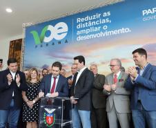 Um acordo assinado pelo governador Carlos Massa Ratinho Junior e o Grupo Latam Airlines vai abrir 71 novos voos no Estado. A empresa destaca que haverá ampliação de 17% das operações Paraná, fazendo do Estado o quarto maior mercado da companhia no Brasil. O anúncio feito nesta sexta-feira (30), no Palácio Iguaçu, em Curitiba.Curitiba, 30-08-19.Foto: Arnaldo Alves / AEN