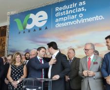 Um acordo assinado pelo governador Carlos Massa Ratinho Junior e o Grupo Latam Airlines vai abrir 71 novos voos no Estado. A empresa destaca que haverá ampliação de 17% das operações Paraná, fazendo do Estado o quarto maior mercado da companhia no Brasil. O anúncio feito nesta sexta-feira (30), no Palácio Iguaçu, em Curitiba.Curitiba, 30-08-19.Foto: Arnaldo Alves / AEN