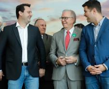Um acordo assinado pelo governador Carlos Massa Ratinho Junior e o Grupo Latam Airlines vai abrir 71 novos voos no Estado. A empresa destaca que haverá ampliação de 17% das operações Paraná, fazendo do Estado o quarto maior mercado da companhia no Brasil. O anúncio feito nesta sexta-feira (30), no Palácio Iguaçu, em Curitiba.