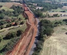O Governo do Estado está investindo R$ 74,4 milhões em obras de rodovias da região Noroeste. Estão em andamento a duplicação da PR-323, de Paiçandu até Doutor Camargo, e a construção de uma ciclovia no município de Terra Boa, na PR-082. As obras são executadas pelo Departamento de Estradas de Rodagem do Paraná (DER-PR). Foto: Divulgação/DER