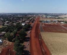 O Governo do Estado está investindo R$ 74,4 milhões em obras de rodovias da região Noroeste. Estão em andamento a duplicação da PR-323, de Paiçandu até Doutor Camargo, e a construção de uma ciclovia no município de Terra Boa, na PR-082. As obras são executadas pelo Departamento de Estradas de Rodagem do Paraná (DER-PR). Foto: Divulgação/DER