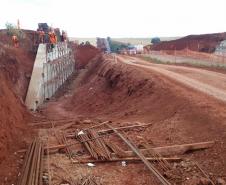 O Governo do Estado está investindo R$ 74,4 milhões em obras de rodovias da região Noroeste. Estão em andamento a duplicação da PR-323, de Paiçandu até Doutor Camargo, e a construção de uma ciclovia no município de Terra Boa, na PR-082. As obras são executadas pelo Departamento de Estradas de Rodagem do Paraná (DER-PR). Foto: Divulgação/DER