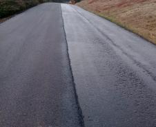 A PR-364, na região Centro-Oeste, está recebendo melhoria no trecho entre a BR-277, próximo a Guarapuava, até o final da pista pavimentada, logo após Goioxim, em uma extensão de 50,4 quilômetros