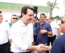 O governador Carlos Massa Ratinho Junior inaugurou nesta quinta-feira (10) o viaduto Nelson Buffara, na entrada de Paranaguá, onde a BR-277 se divide entre as avenidas Ayrton Senna e Bento Rocha. A obra é fundamental para melhorar o trânsito pesado da região e agilizar a movimentação de cargas em direção ao Porto de Paranaguá.