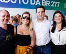 O governador Carlos Massa Ratinho Junior inaugurou nesta quinta-feira (10) o viaduto Nelson Buffara, na entrada de Paranaguá, onde a BR-277 se divide entre as avenidas Ayrton Senna e Bento Rocha. A obra é fundamental para melhorar o trânsito pesado da região e agilizar a movimentação de cargas em direção ao Porto de Paranaguá.