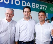 O governador Carlos Massa Ratinho Junior inaugurou nesta quinta-feira (10) o viaduto Nelson Buffara, na entrada de Paranaguá, onde a BR-277 se divide entre as avenidas Ayrton Senna e Bento Rocha. A obra é fundamental para melhorar o trânsito pesado da região e agilizar a movimentação de cargas em direção ao Porto de Paranaguá.