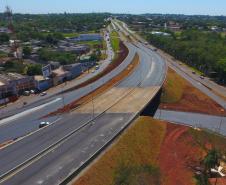 As obras de adequação do cruzamento entre a BR-277 e a Avenida Costa e Silva, em Foz do Iguaçu, que incluem a construção de um novo viaduto, estão quase concluídas. Prevista para ser finalizada em abril de 2020, a obra deve ser entregue nas próximas semanas.Foto: Divulgação/SEIL