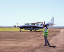 Em Guaíra, no Oeste do Paraná, fronteira com o Paraguai, a nova linha aérea ligando a Curitiba, inaugurada nesta terça-feira (22), deverá concretizar o projeto de lojas francas, que já está autorizado e regulamentado, esperando apenas investimentos de empresários. O município integra a malha aeroviária do programa Voe Paraná.Foto: Prefeitura de Guaíra