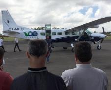 O polo moveleiro de Arapongas, principal do Paraná e um dos mais importantes do País, deverá alavancar ainda mais negócios com a nova linha aérea ligando o município a Curitiba e facilitando o acesso a grandes centros nacionais. A linha começou a operar nesta quarta-feira (23) e faz parte do programa Voe Paraná, criado pelo Governo do Estado para ampliar a malha aeroviária. Foto: Prefeitura de Arapongas