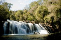 Cachoeira, água verde, mato