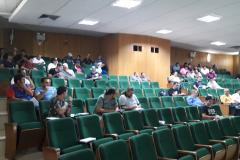 Leilão de sucatas de veículos automotores no auditório do DER/PR