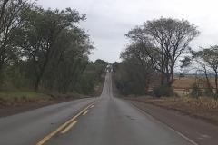 Vinte e três segmentos da rodovia PR-323 vão receber obras de ampliação da capacidade e reabilitação do pavimento em trecho entre Doutor Camargo e Iporã.