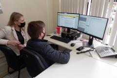 Equipe de licitação do DER/PR, durante pregão eletrônico da duplicação da Rodovia dos Minérios no perímetro urbano de Almirante Tamandaré