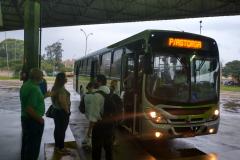 Ônibus em terminal