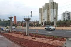 Colocação de pilares passarela PR-445