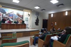 Sessão de abertura de envelopes no auditório do DER/PR