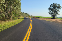 PR-422 com sinalização horizontal em andamento