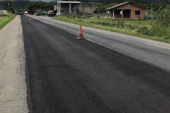 Serviços em andamento na PR-804