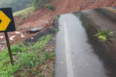 PR-182, após desmoronamento