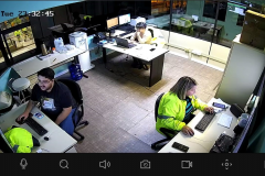 Equipe de atendimento ocupando antiga praça de pedágio na PR-151