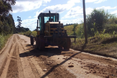 Conservação de via não pavimentada na área 03 da Superintendência Regional Leste do DER/PR