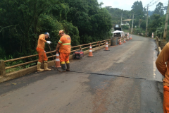 Obras na Ponte sobre Rio Jararaca