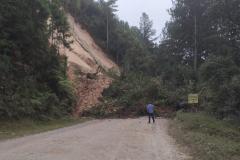 Queda de barreira na PR-092 km 137, em Doutor Ulysses