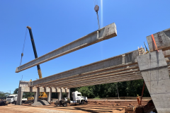 Lançamento de vigas em viadudo da BR-469