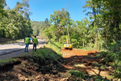 PR-170 caminho de serviço para obra de recuperação