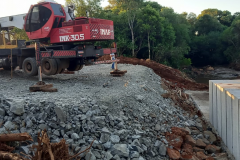 Obra de recuperação da PR-540 em Entre Rios - lançamento de aduelas das galerias de concreto
