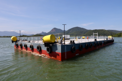 Chegada da balsa Perpetuar à baía de Guaratuba